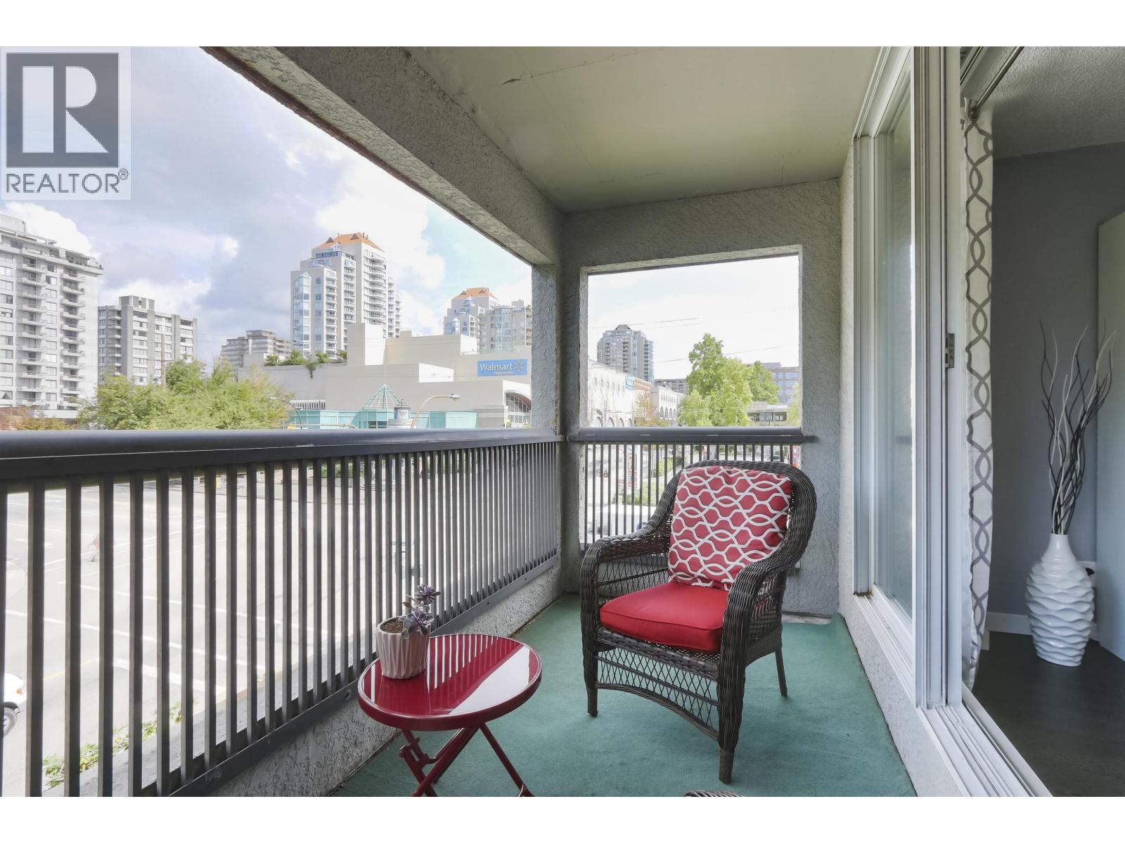 402 550 EIGHTH STREET, New Westminster