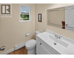 Laundry room - 3961 Reynolds Crt, Saanich, BC V8P5L9 Photo 10