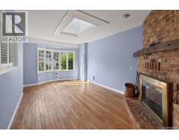 3961 Reynolds Crt, Saanich, BC V8P5L9 Photo 15
