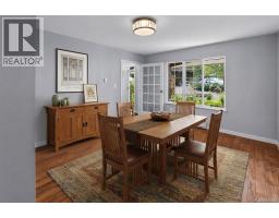 3961 Reynolds Crt, Saanich, BC V8P5L9 Photo 16