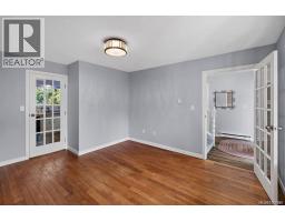 3961 Reynolds Crt, Saanich, BC V8P5L9 Photo 17