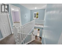 3961 Reynolds Crt, Saanich, BC V8P5L9 Photo 22