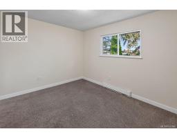 3961 Reynolds Crt, Saanich, BC V8P5L9 Photo 25