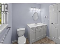 3961 Reynolds Crt, Saanich, BC V8P5L9 Photo 29