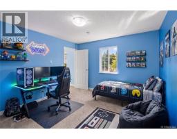 3961 Reynolds Crt, Saanich, BC V8P5L9 Photo 37