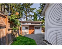 3961 Reynolds Crt, Saanich, BC V8P5L9 Photo 43