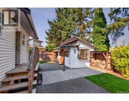 3961 Reynolds Crt, Saanich, BC V8P5L9 Photo 44