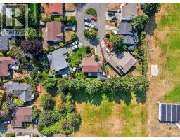 3961 Reynolds Crt, Saanich, BC V8P5L9 Photo 48