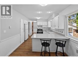 Kitchen - 3961 Reynolds Crt, Saanich, BC V8P5L9 Photo 8