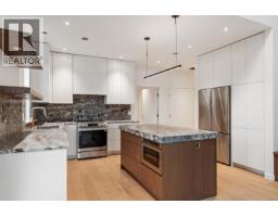 A 9650 Third St, Sidney, BC V8L3A2 Photo 12