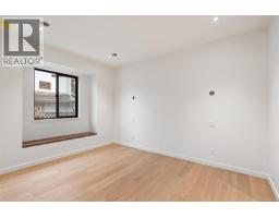 A 9650 Third St, Sidney, BC V8L3A2 Photo 13