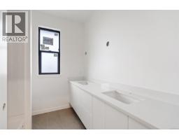 A 9650 Third St, Sidney, BC V8L3A2 Photo 20