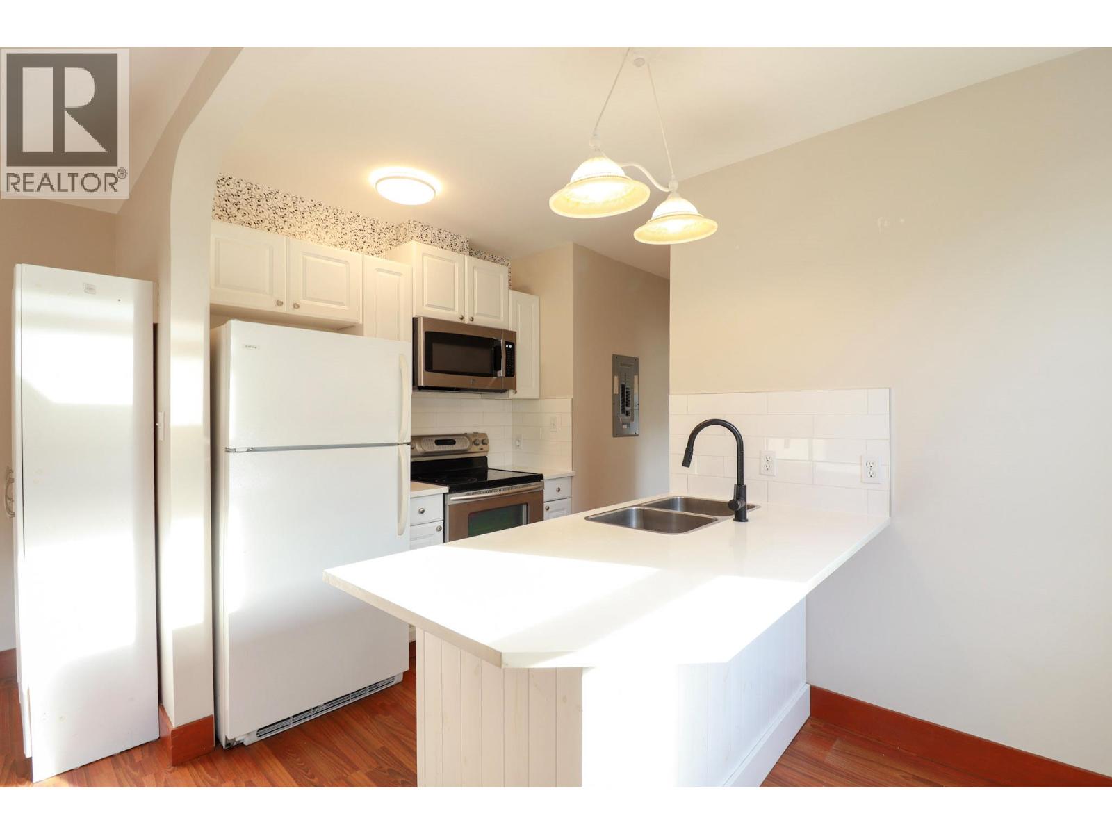 156 Nanaimo Avenue E, Penticton
