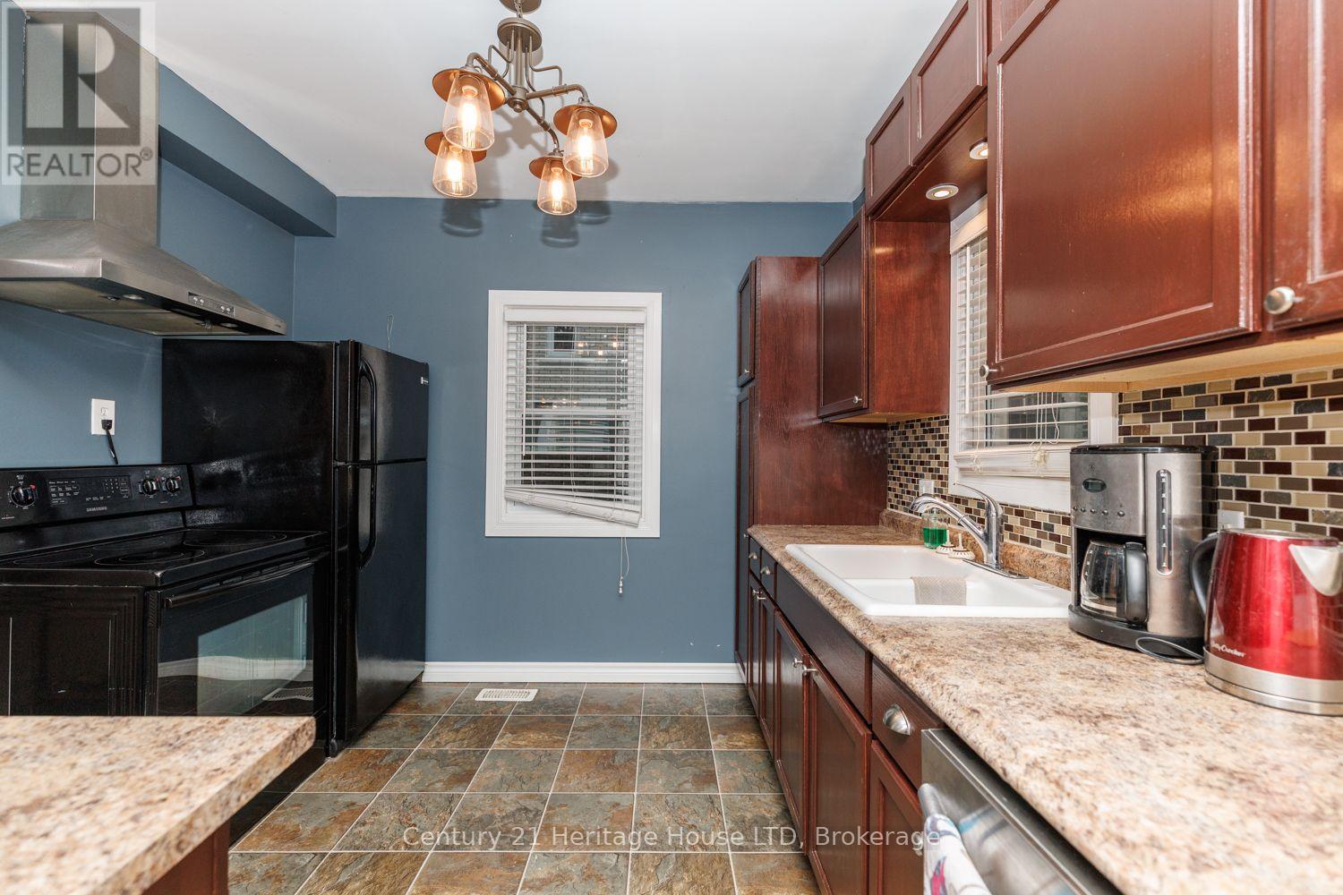 305 PHIPPS STREET S - Image 10