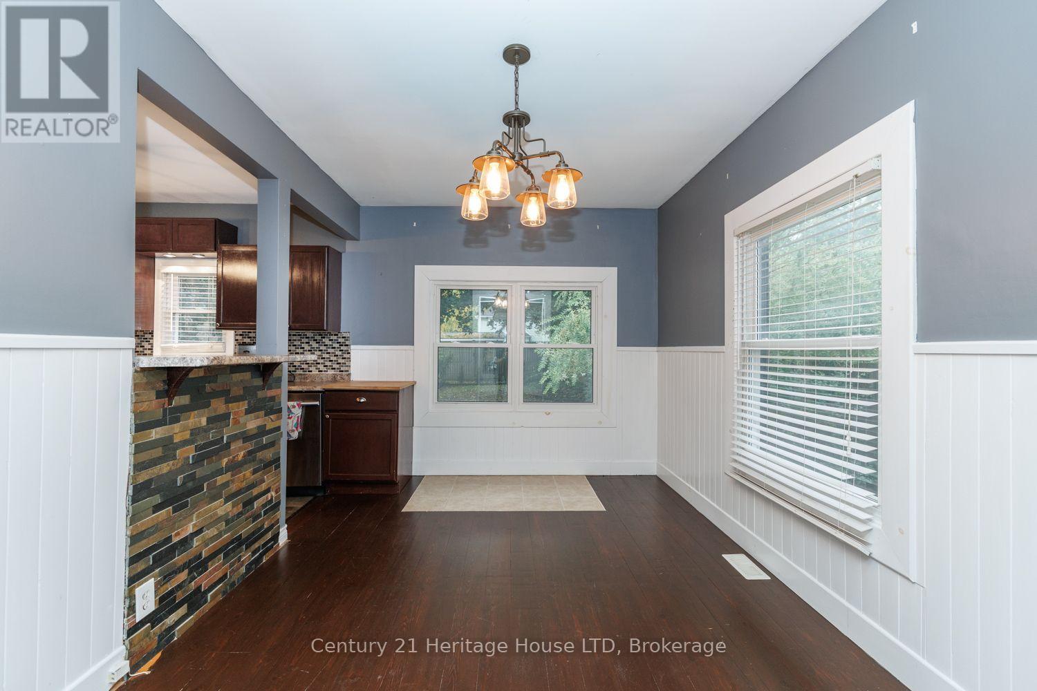 305 PHIPPS STREET S - 6