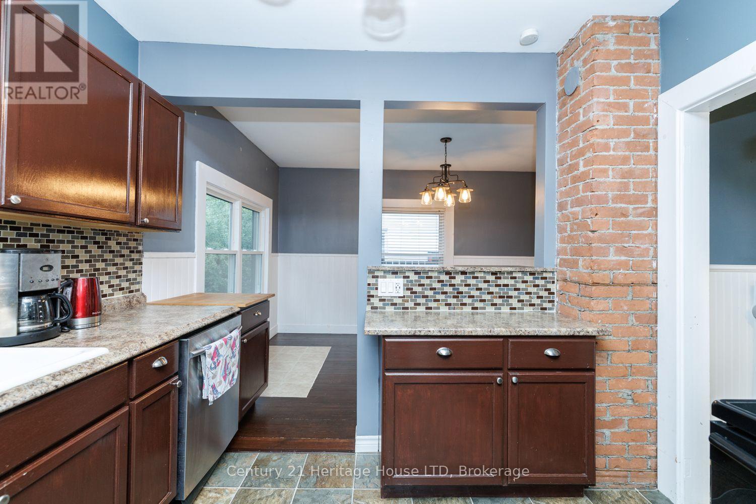 305 PHIPPS STREET S - 8