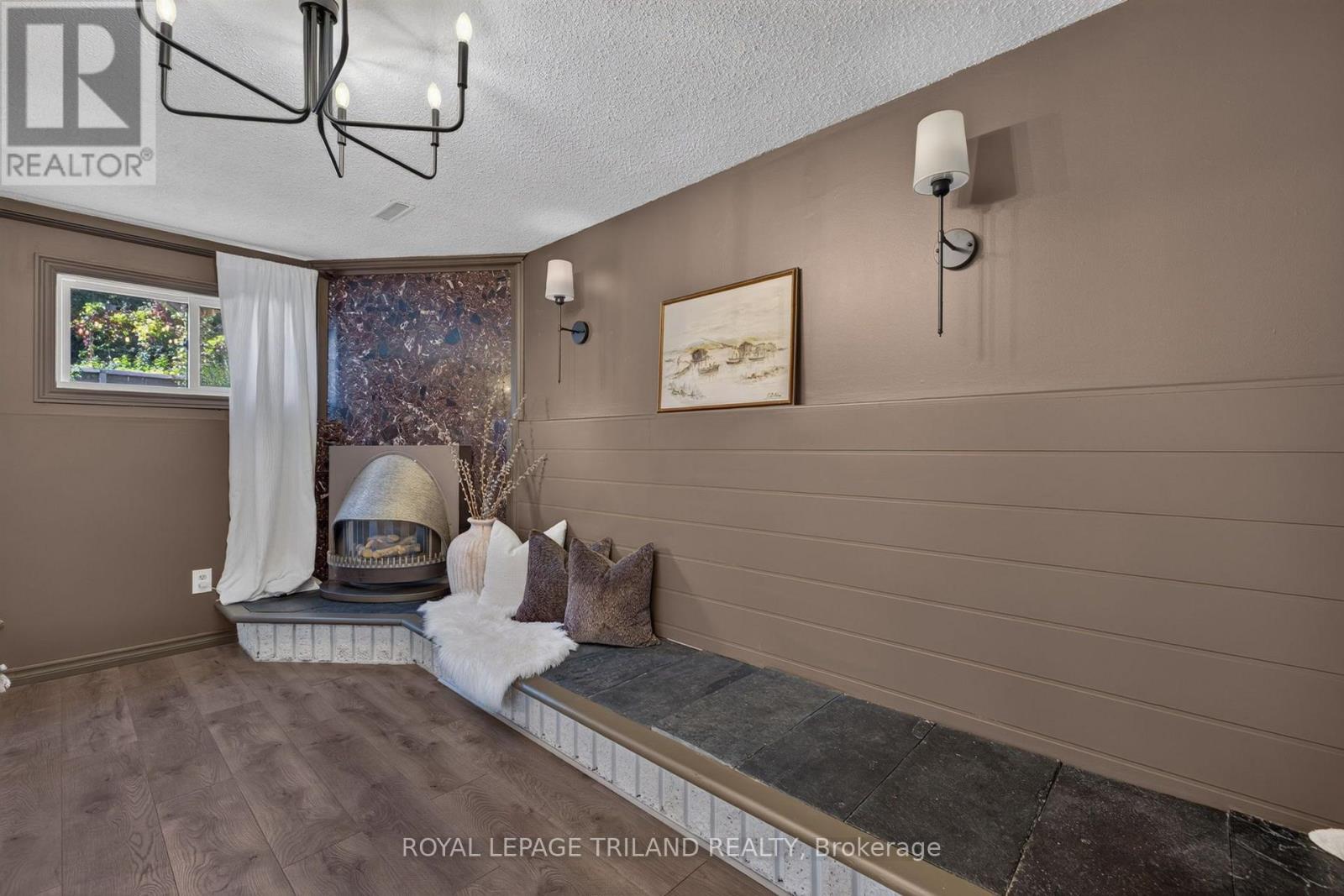 38 CAPRICE CRESCENT - 25