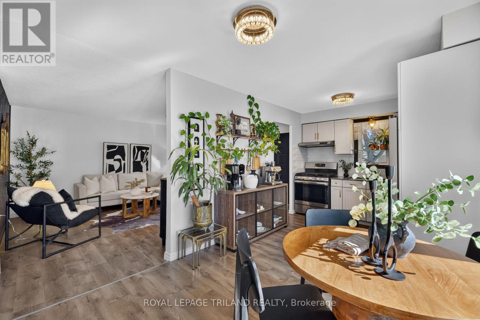 38 CAPRICE CRESCENT - 4