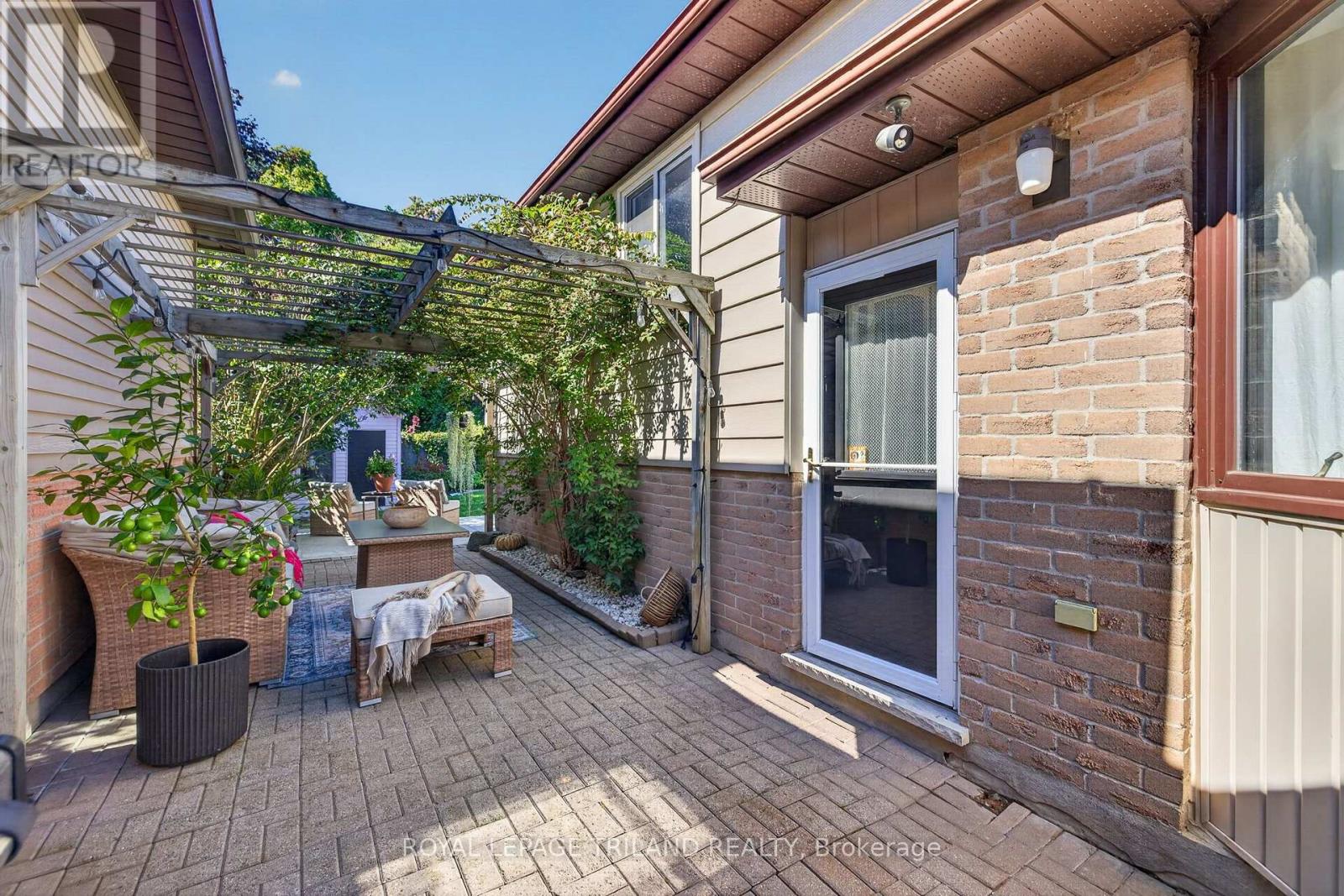 38 CAPRICE CRESCENT - 41