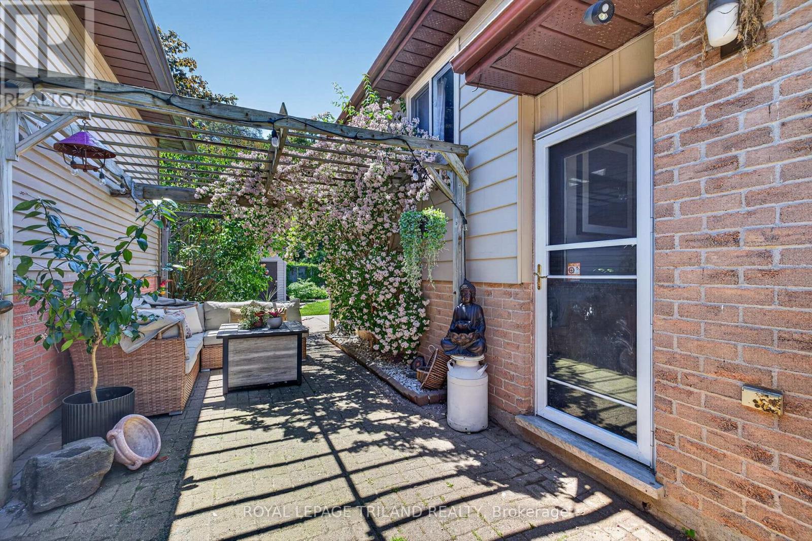 38 CAPRICE CRESCENT - 42