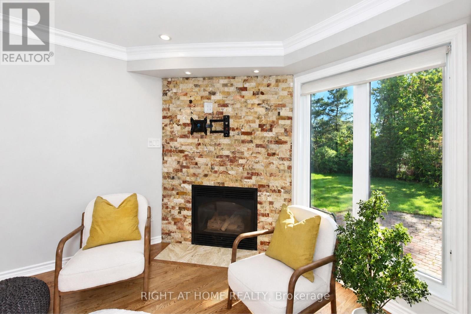 24 HARRINGTON COURT - 10