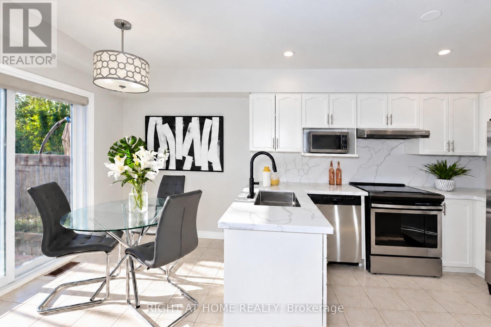 24 HARRINGTON COURT - 12