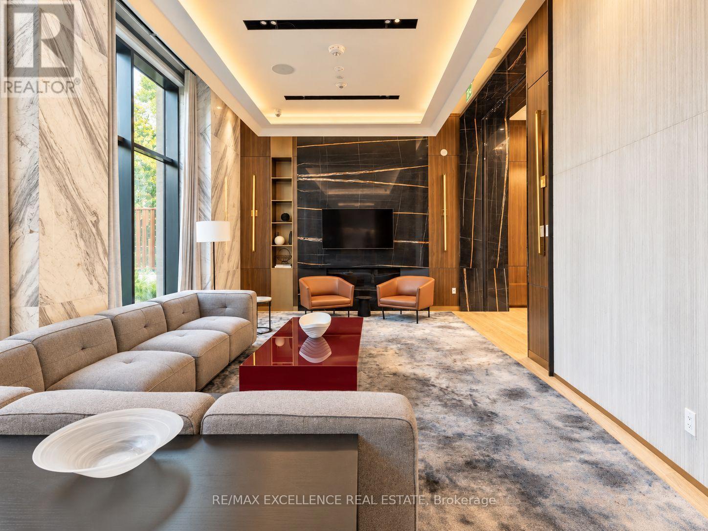 #330 280 HOWLAND AVENUE - 18