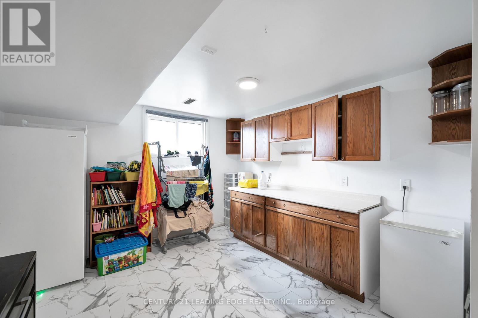 10 FAIRBAIRN COURT - 23