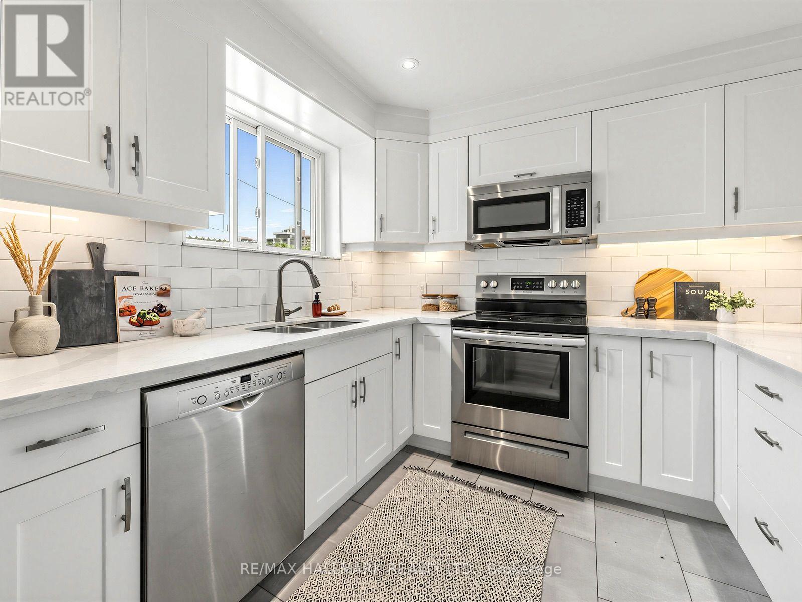 16 AVIS CRESCENT - 17