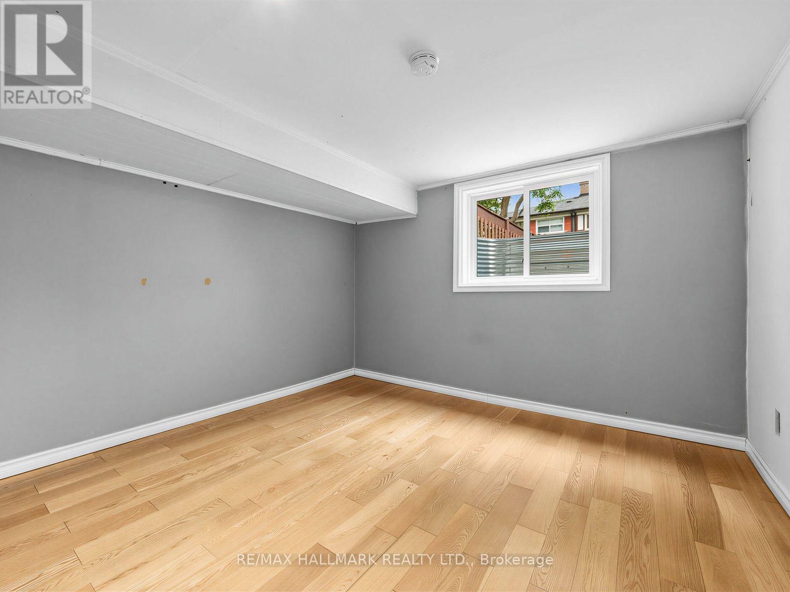 16 AVIS CRESCENT - 39