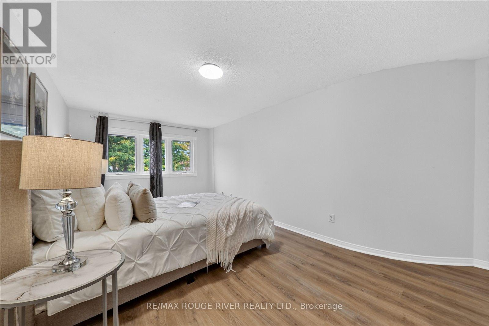 211 PONYMEADOW TERRACE - Image 24