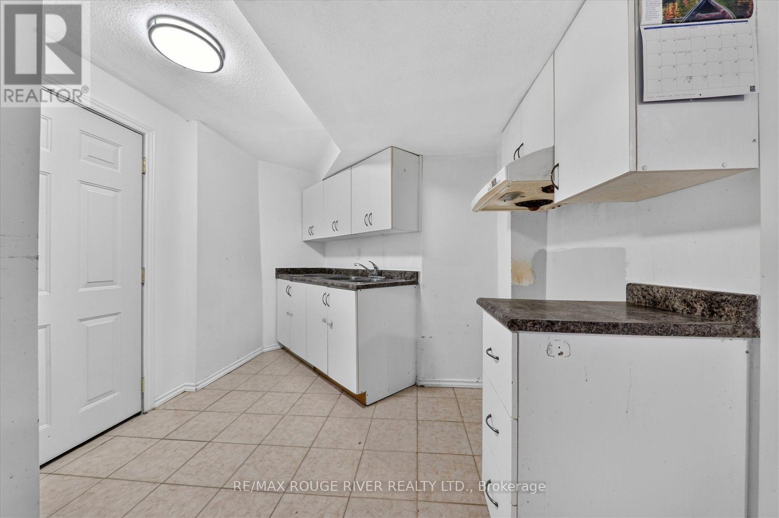 211 PONYMEADOW TERRACE - Image 32
