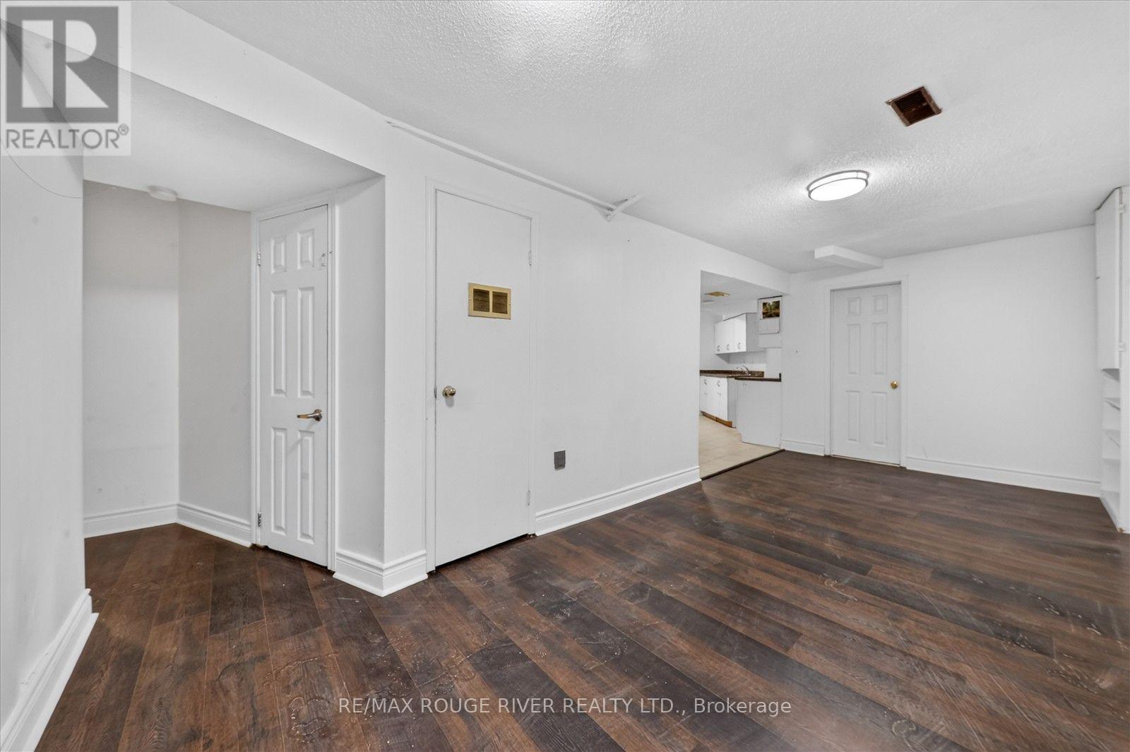 211 PONYMEADOW TERRACE - 35