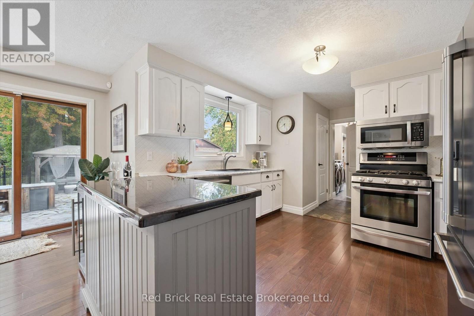 8 SUGARBUSH PLACE - 18