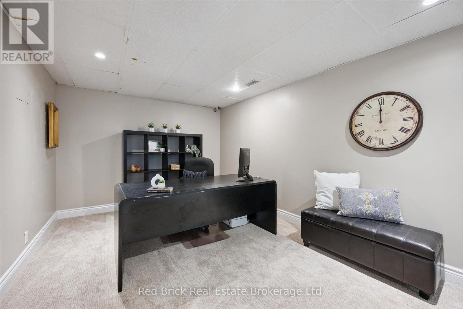 8 SUGARBUSH PLACE - 35