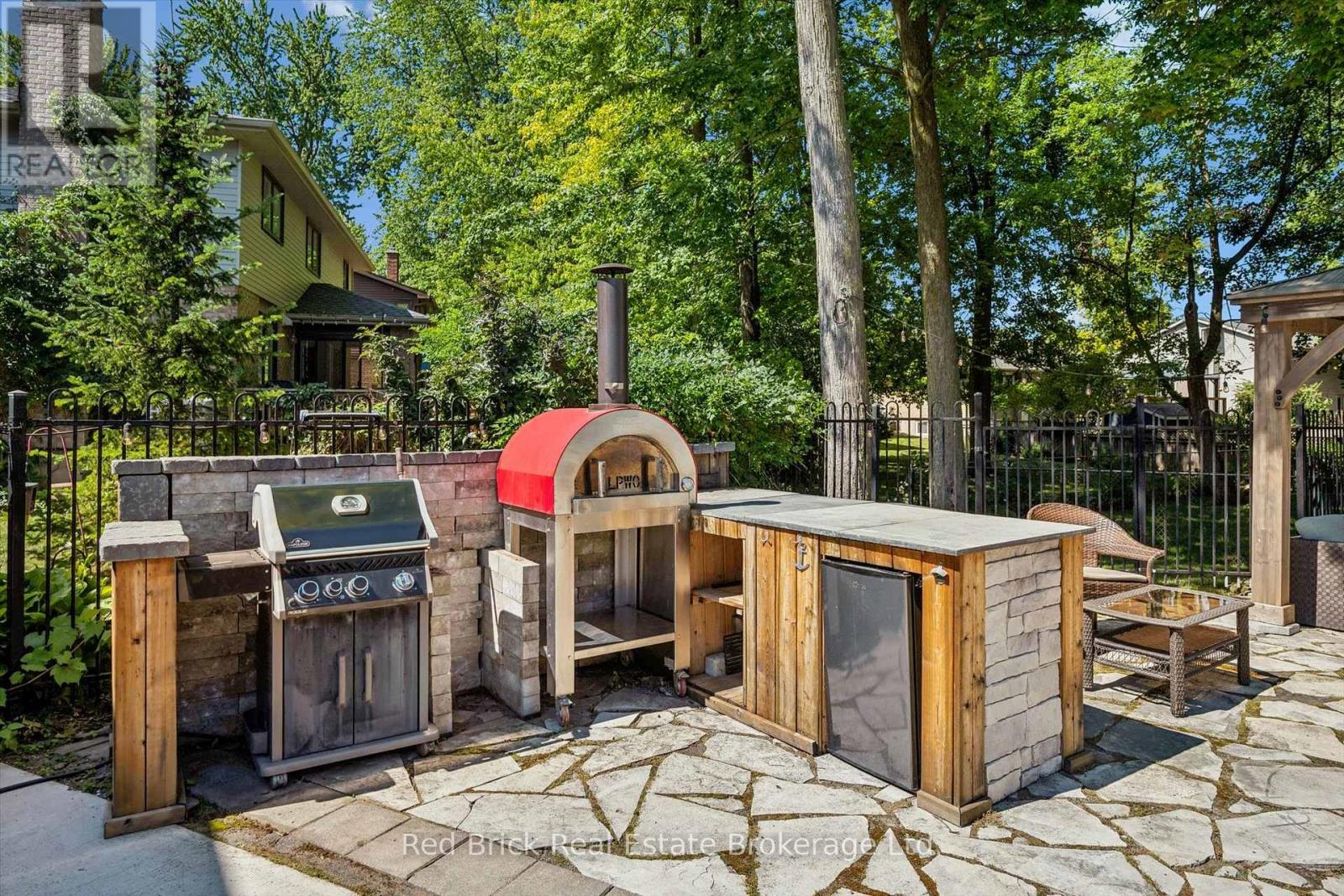 8 SUGARBUSH PLACE - 38