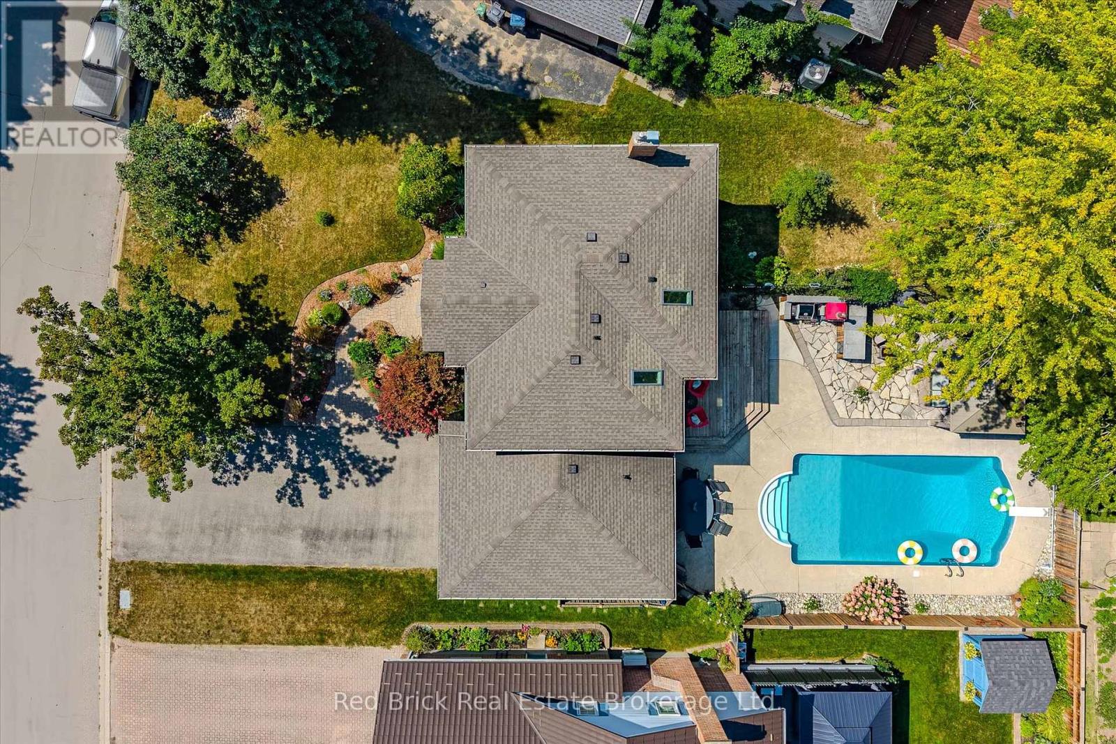 8 SUGARBUSH PLACE - 46