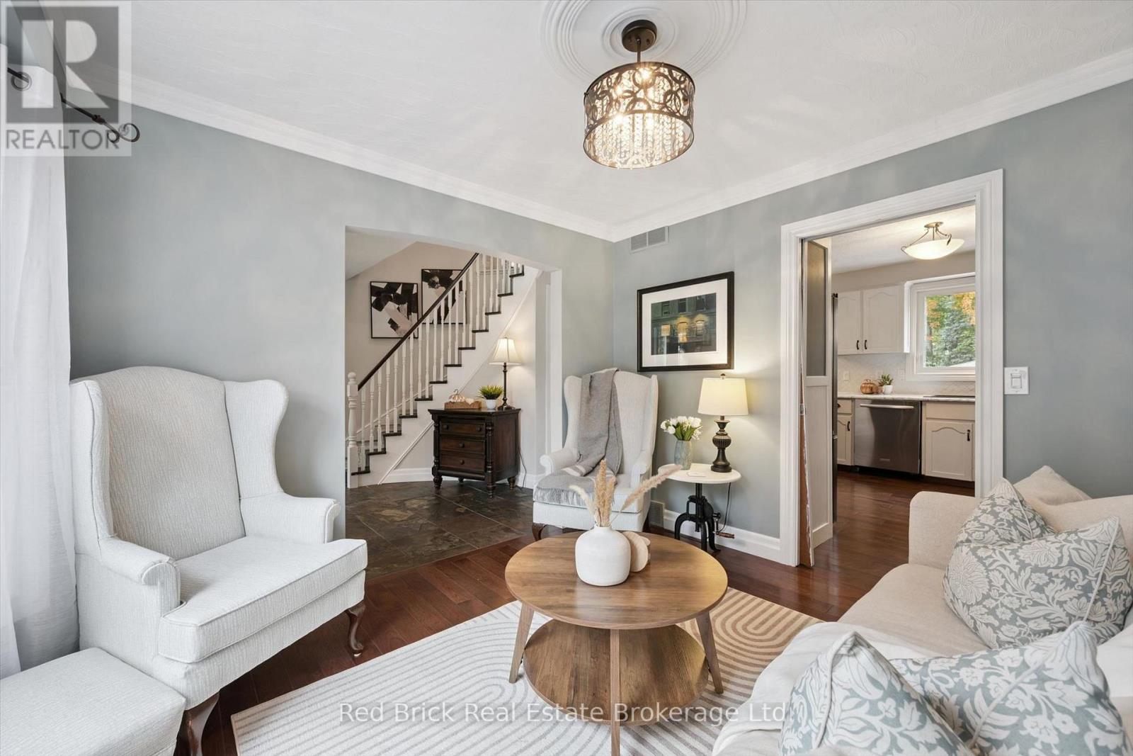 8 SUGARBUSH PLACE - 9