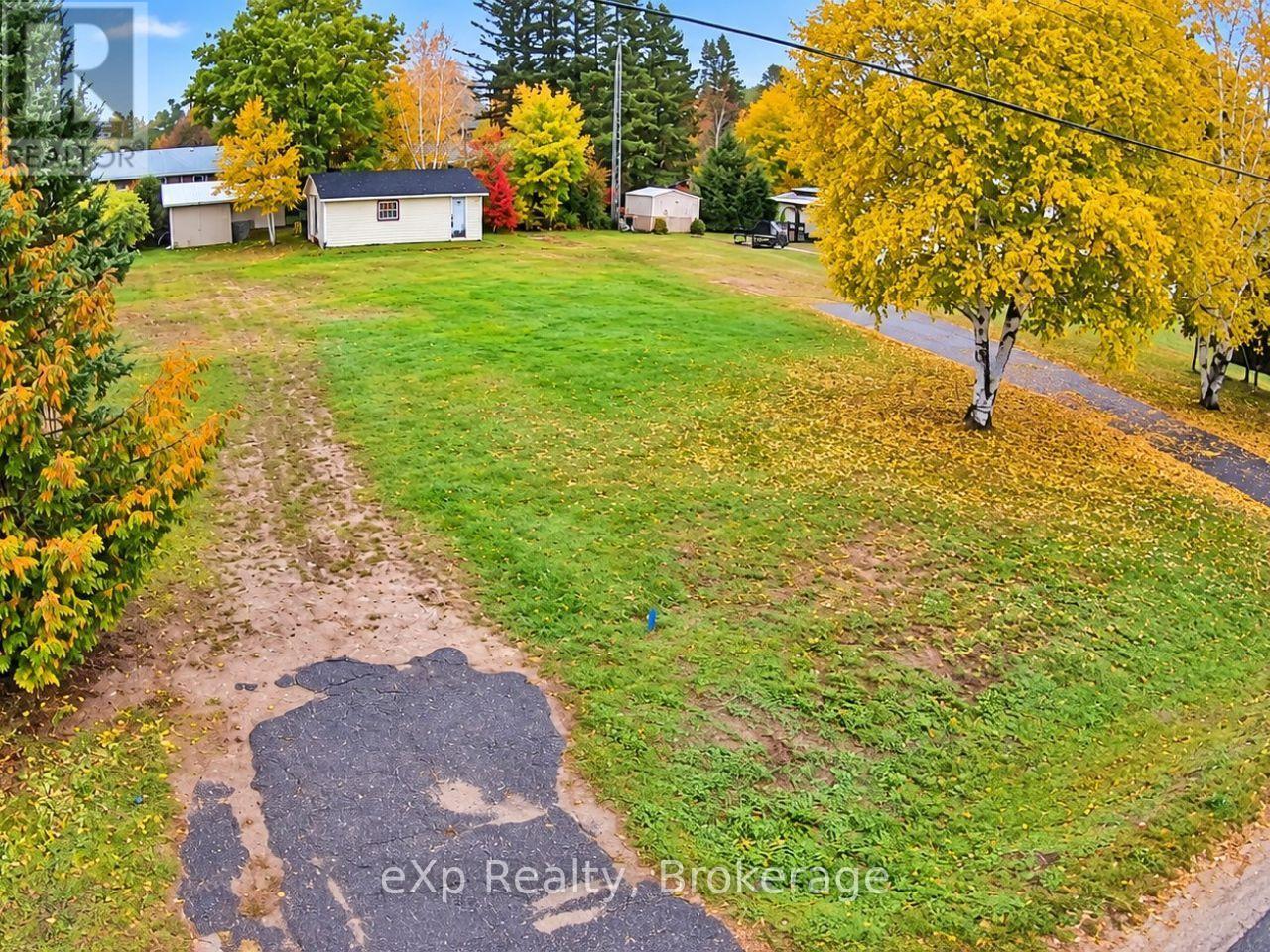 8 CEDAR COURT, South River — photo 2