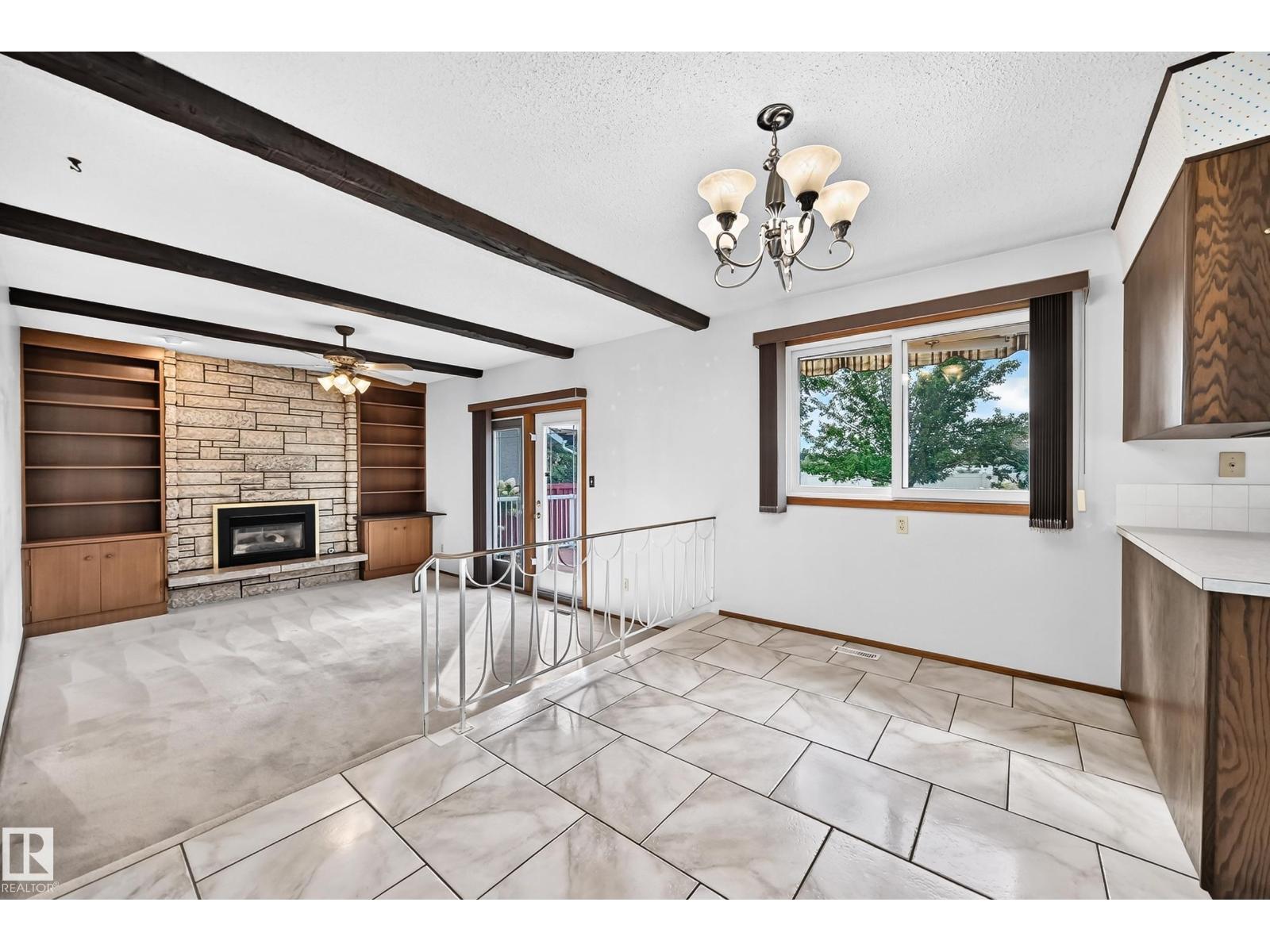 7355 18 AV NW - 18