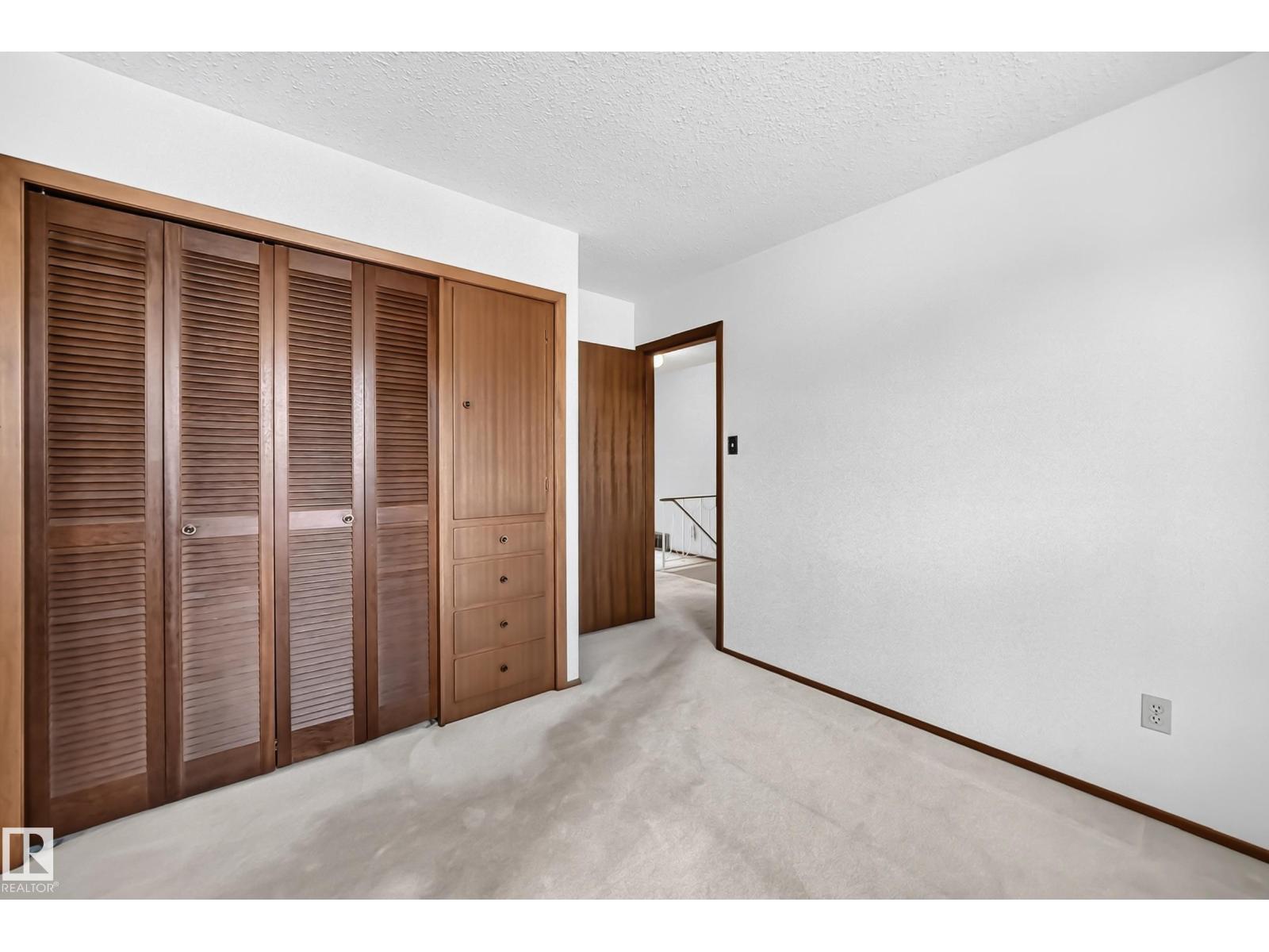 7355 18 AV NW - 44