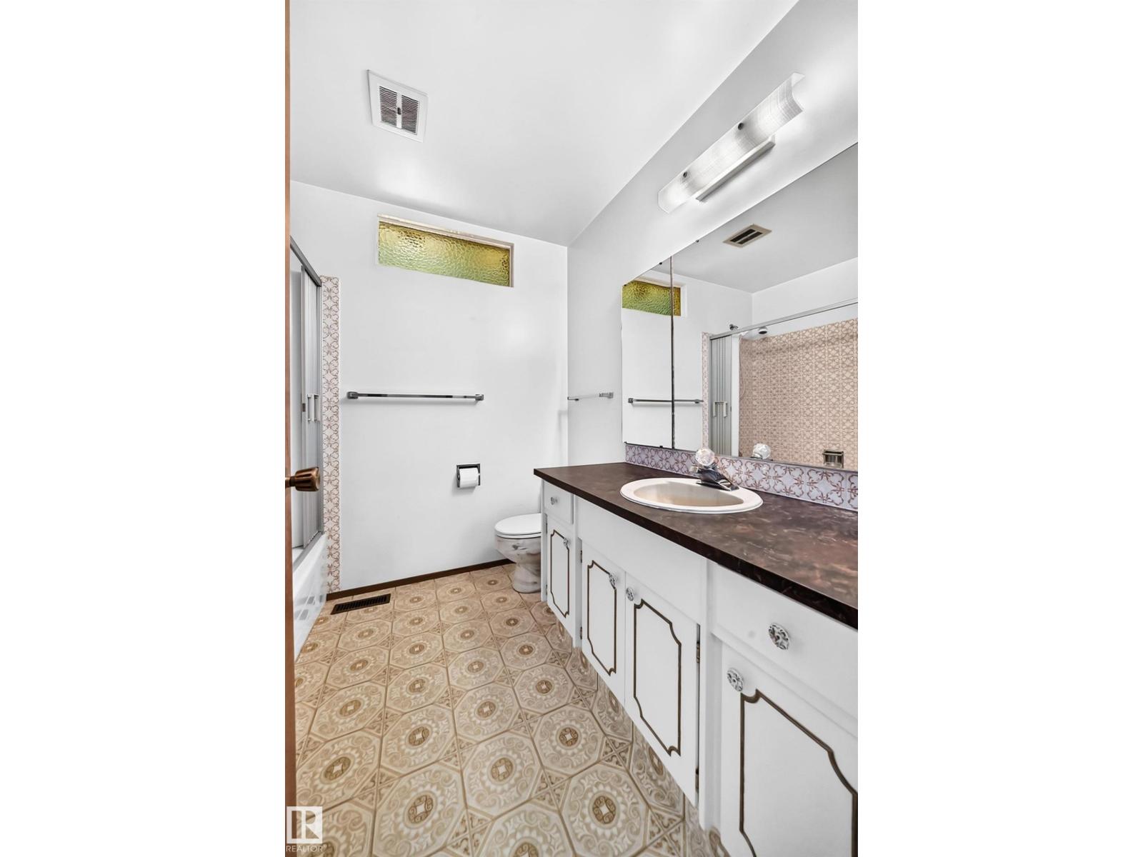 7355 18 AV NW - Image 46