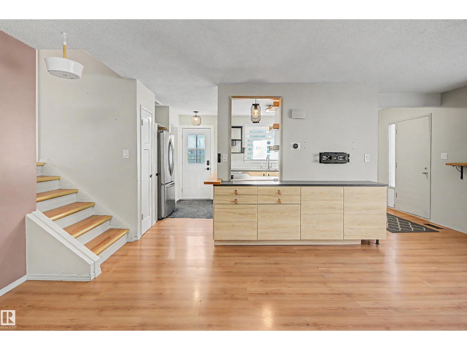 3211 71 ST NW - 11