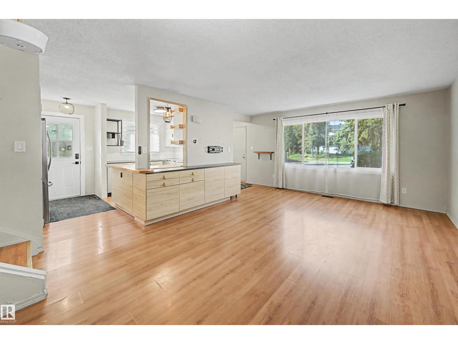 3211 71 ST NW - 3