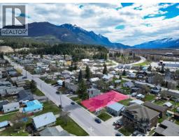 908 12th Street S, Golden, BC V0A1H0 Photo 27