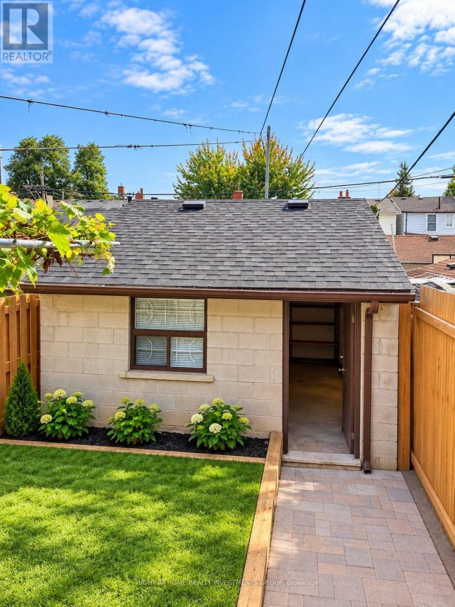 242 SILVERTHORN AVENUE, Toronto (Weston-Pellam Park) — photo 4