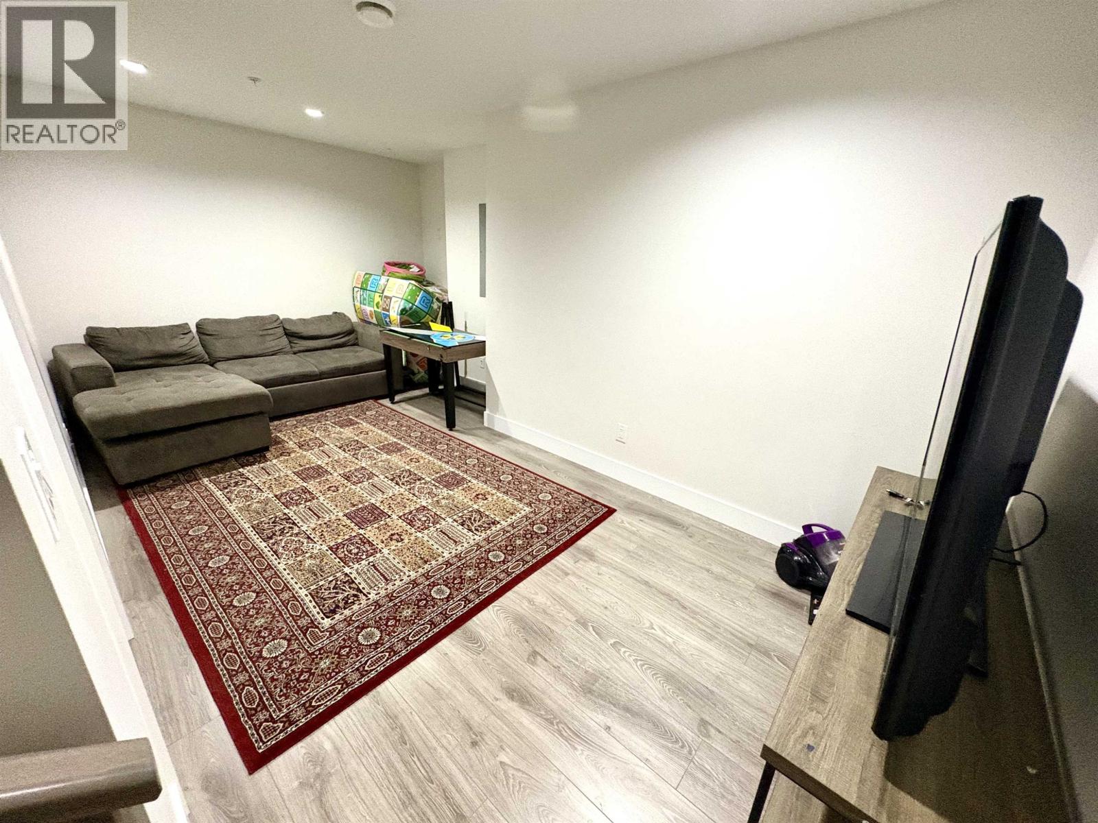 Photo of 23912 DEWDNEY TRUNK ROAD 34