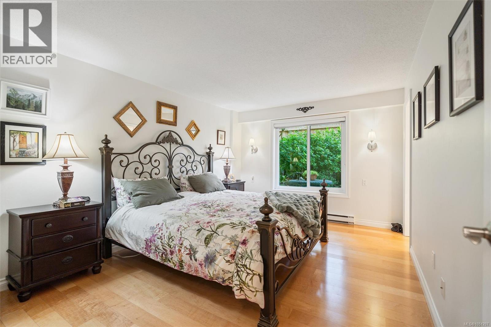 101 280 Douglas Street, Victoria