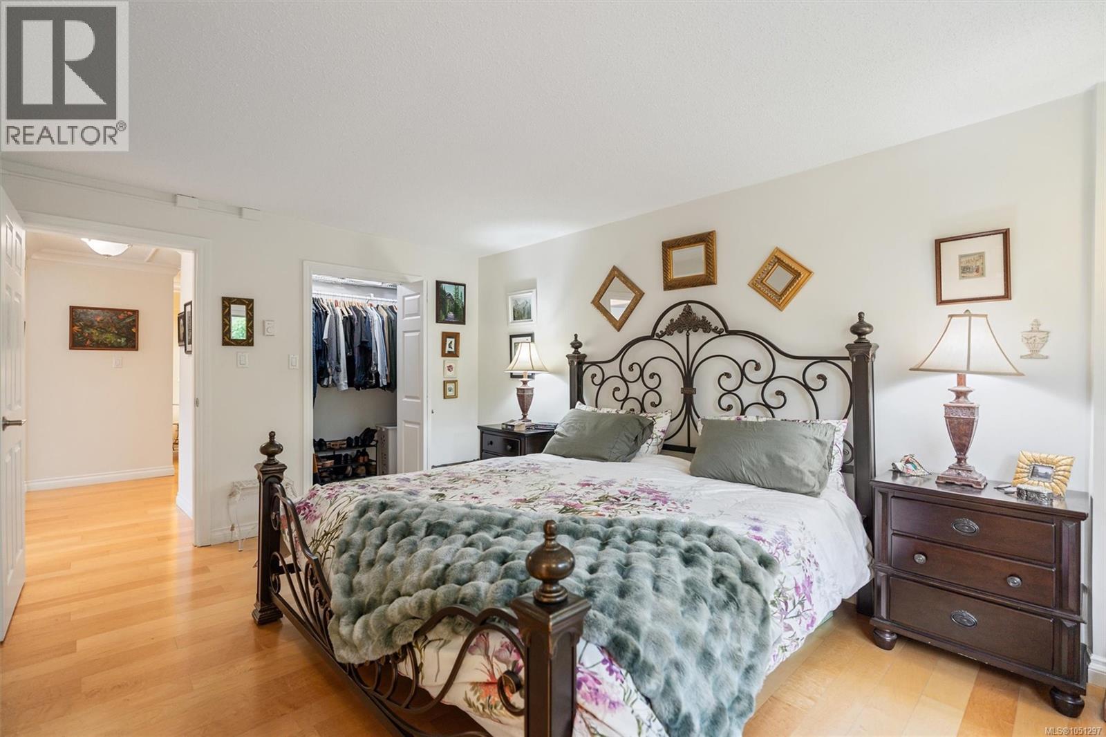 101 280 Douglas Street, Victoria