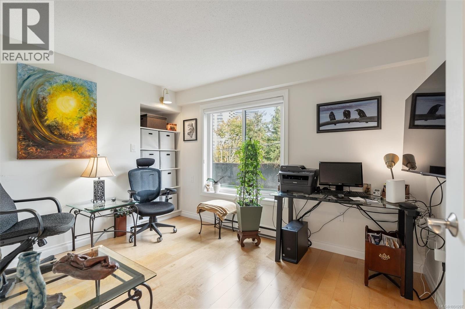 101 280 Douglas Street, Victoria